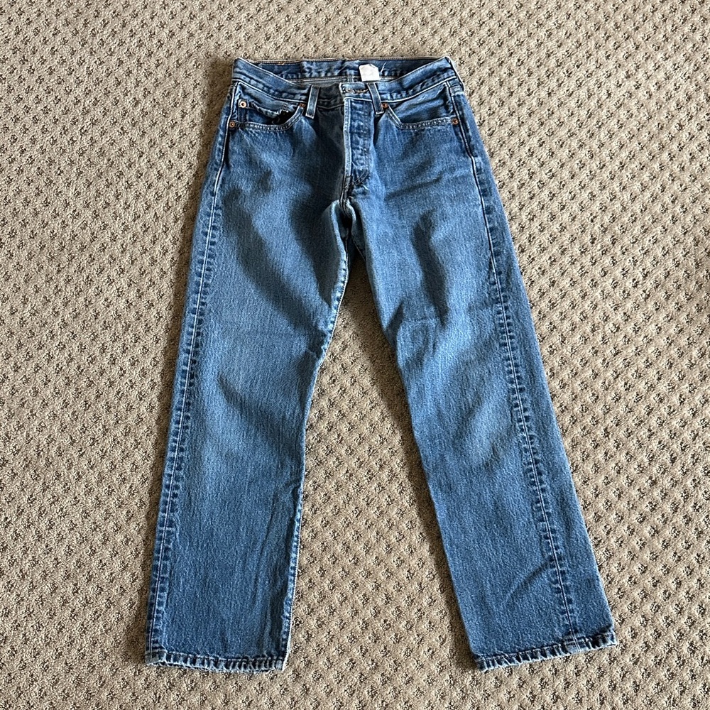 Levi's Straight Leg Jeans in Medium Blue